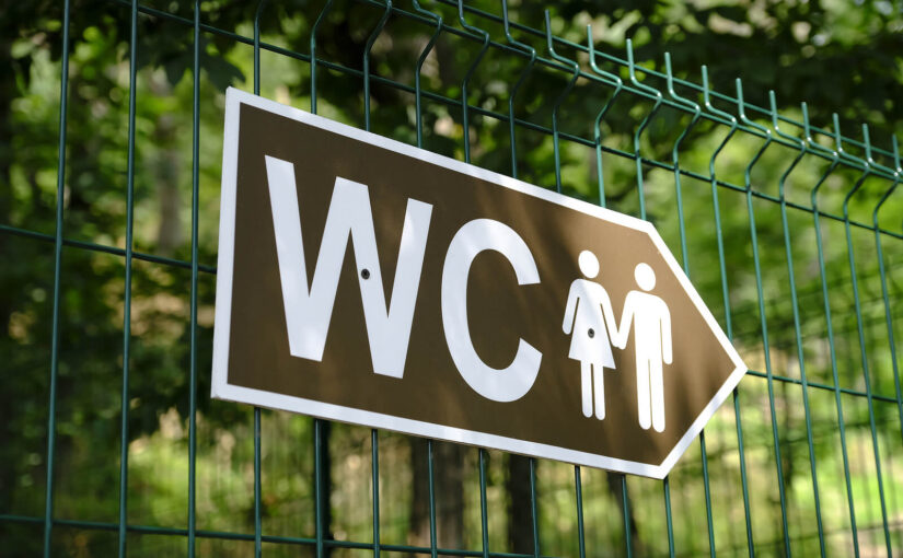 Toilet-Sign-In-The-Park-Toile-431030696 (1)